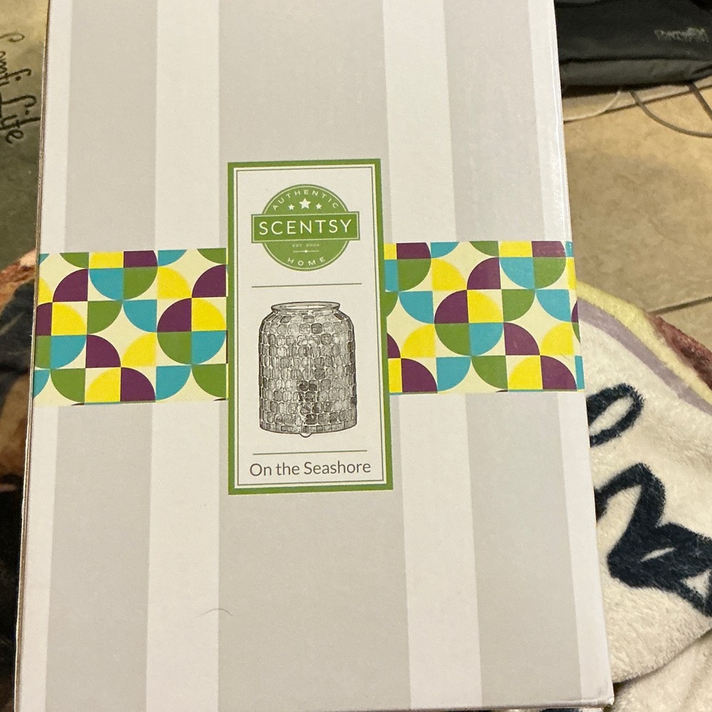 Scentsy On the Seashore Warmer with Vibrant Geometric Design